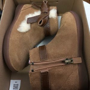 Ugg kids size 8